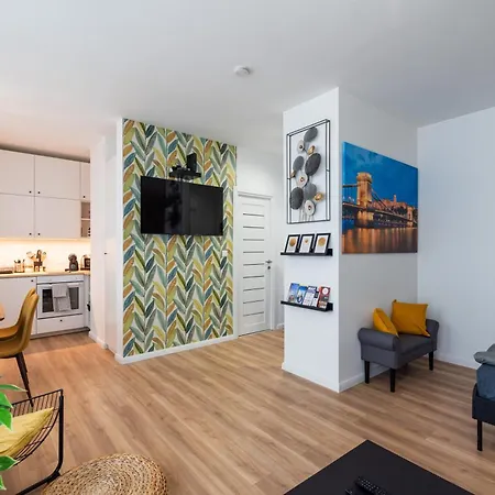 Party & Chill - Downtown Center With Big Balcony And Ac Appartement Boedapest