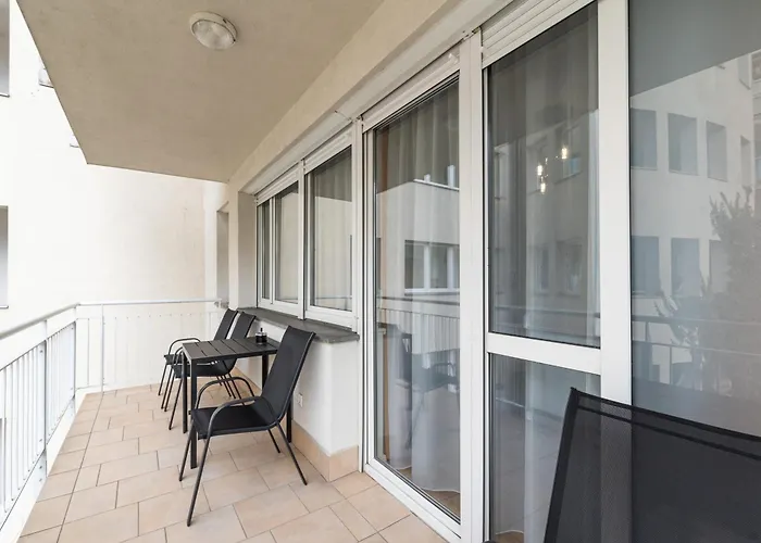 Party & Chill - Downtown Center With Big Balcony And Ac